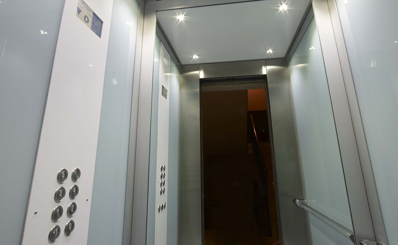 Cabine per ascensori: Pixlight e Natural Elements
