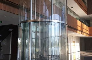fronte-ascensore-in-vetro